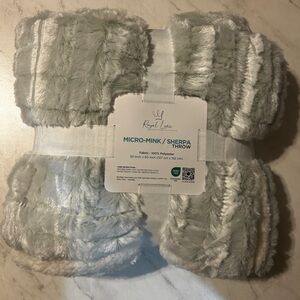 Micro-Mink Sherpa Throw Blanket - Silver Gray